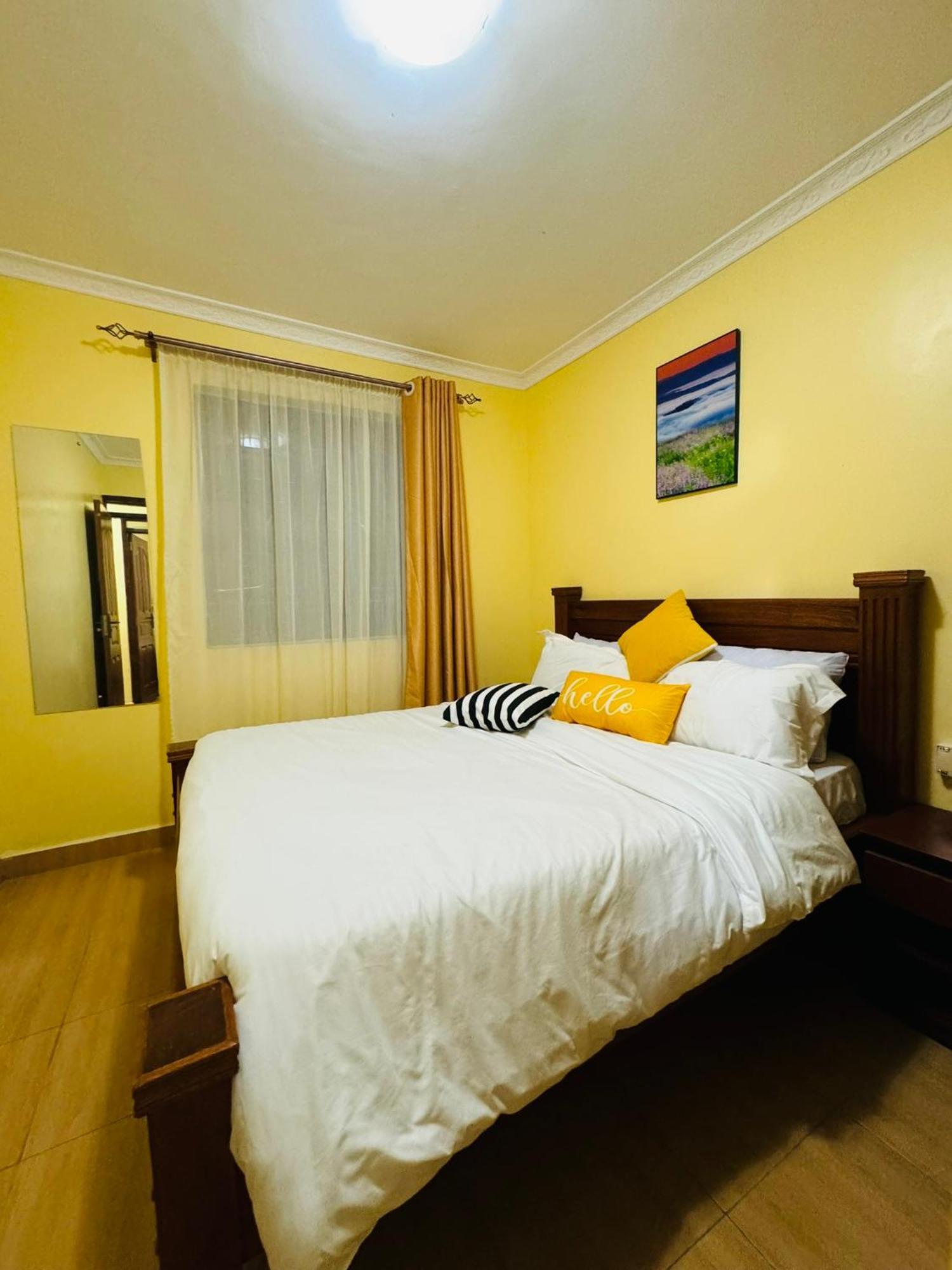 Lovely 2 Bedroom In Apartment *